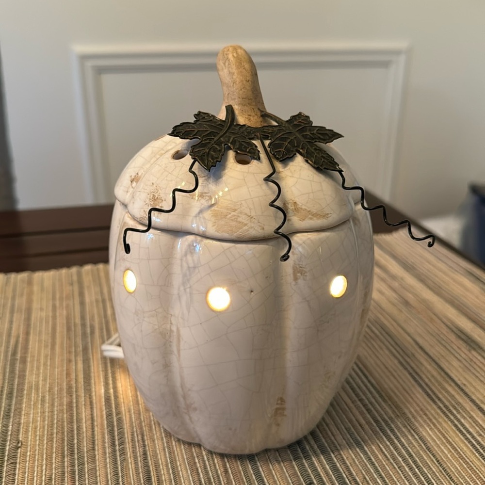 Scentsy Rustic Pumpkin Warmer